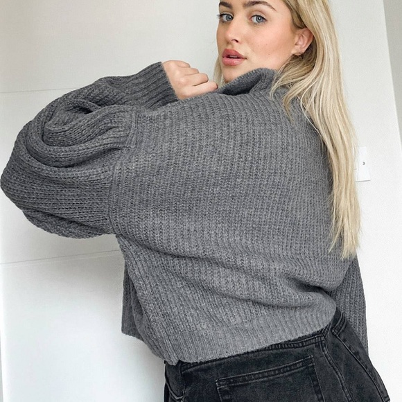 Relaxed crop knit sweater with half zip high neck in gray - Picture 2 of 7